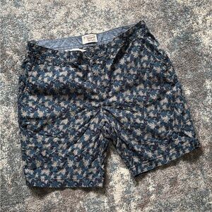 PENGUIN BY MUNSINGWEAR - MEN'S Blue & White Leaf Print Shorts